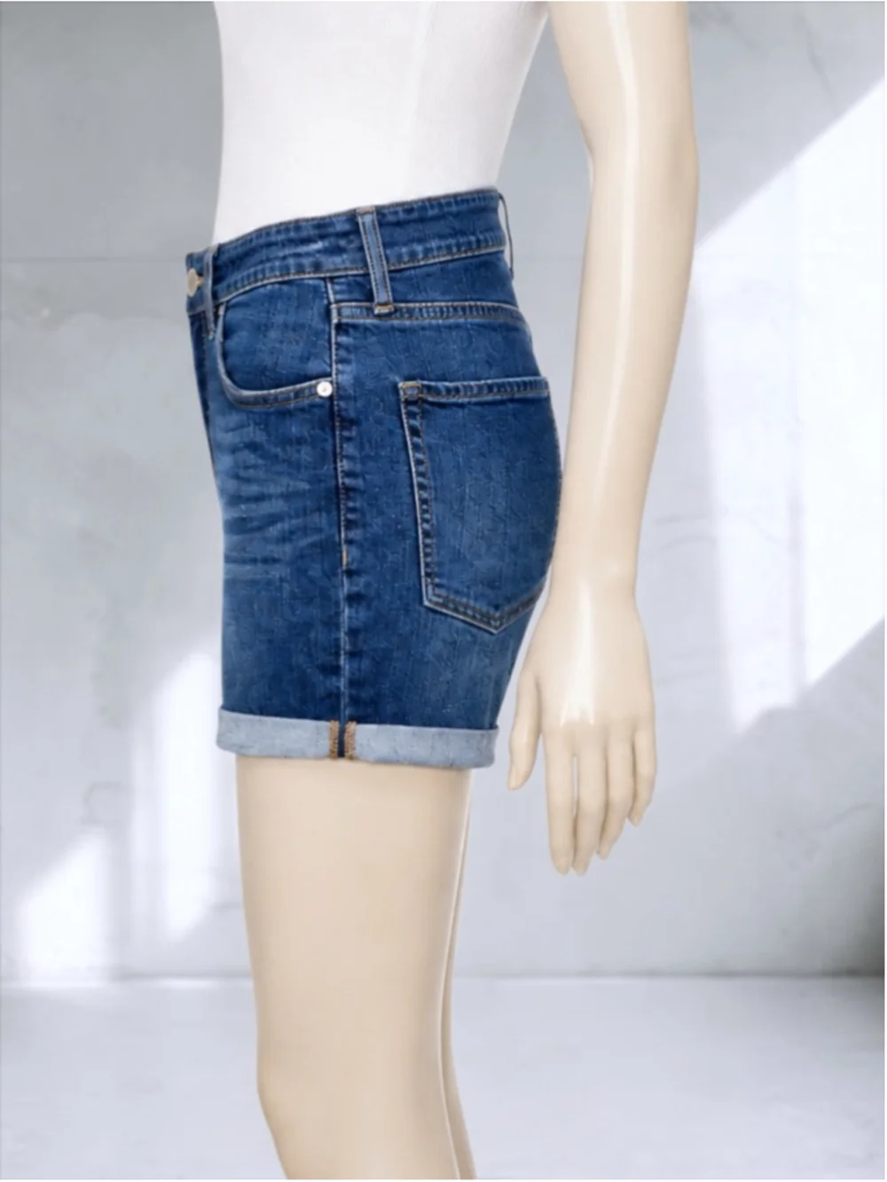 Old Navy Women’s High-Waisted Button-Fly OG Straight Jean Shorts – Size 4